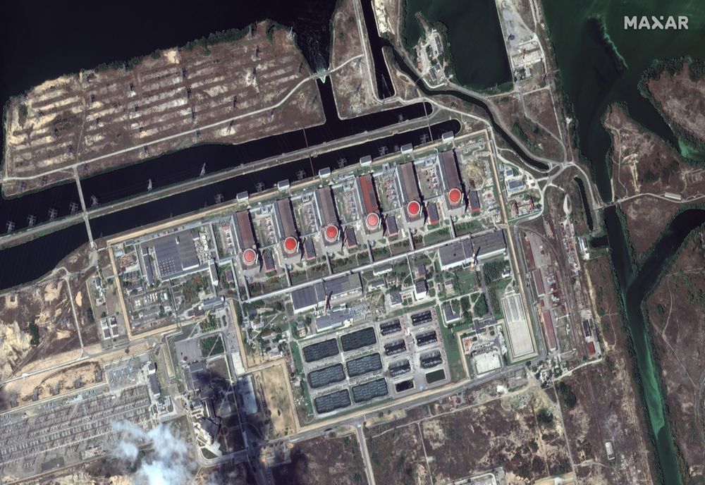 Alertă maximă la Zaporojie după ce au apărut găuri în acoperișul unei clădiri de la centrala nucleară