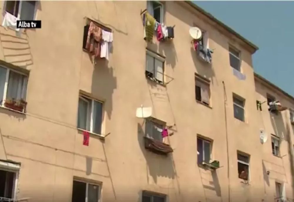 Zeci de români, dați afară din case pentru a construi o parcare: ACUZAȚII GRAVE la adresa primarului din Alba Iulia