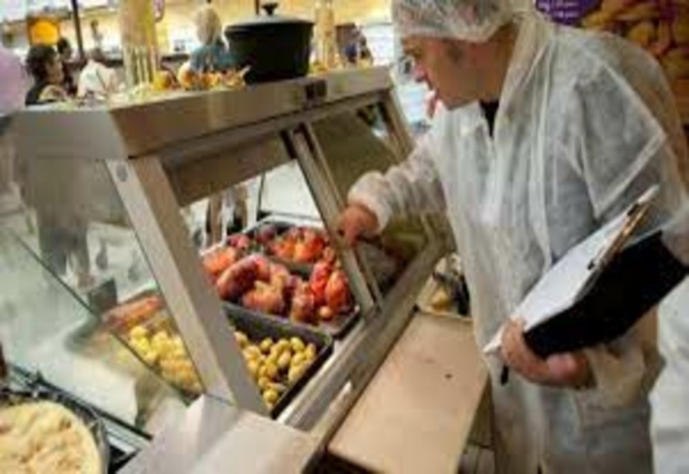 Amenzi de 76.000 de lei în urma controalelor tematice pentru siguranța alimentară în perioada sezonului estival