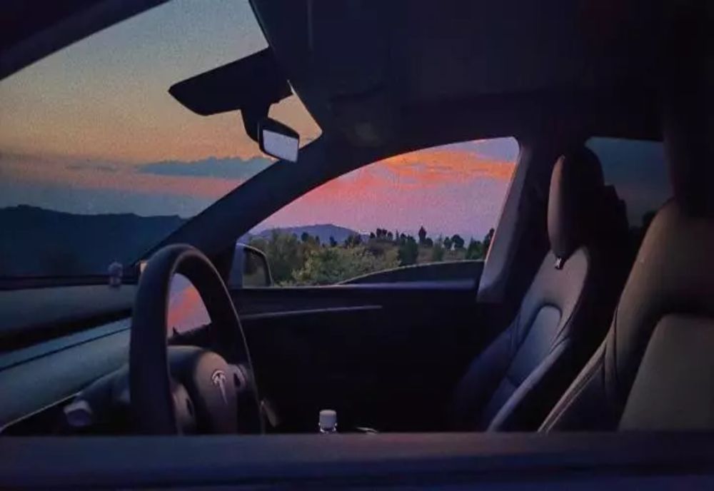 TESLA recheamă peste 1 milion de mașini în service - Ce probleme de soft sunt la unele modele