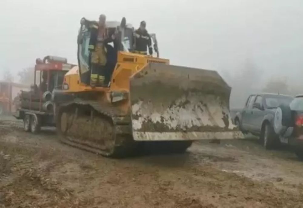 Mobilizare la Roșia Montană. Pompierii scot apa din lacul de acumulare: nivelul a scăzut cu 40 de cm - VIDEO