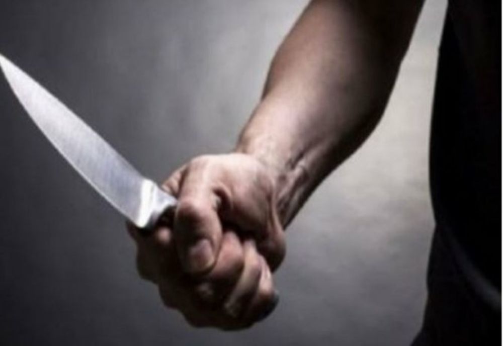 Evacuat din casă pentru violențe, un bărbat s-a întors s-o omoare pe soție. A primit 11 ani de închisoare după ce și-a înjunghiat soția și fiica