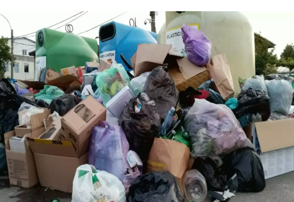 Ședință la Prefectură pe tema gunoaielor neridicate de firma de salubritate