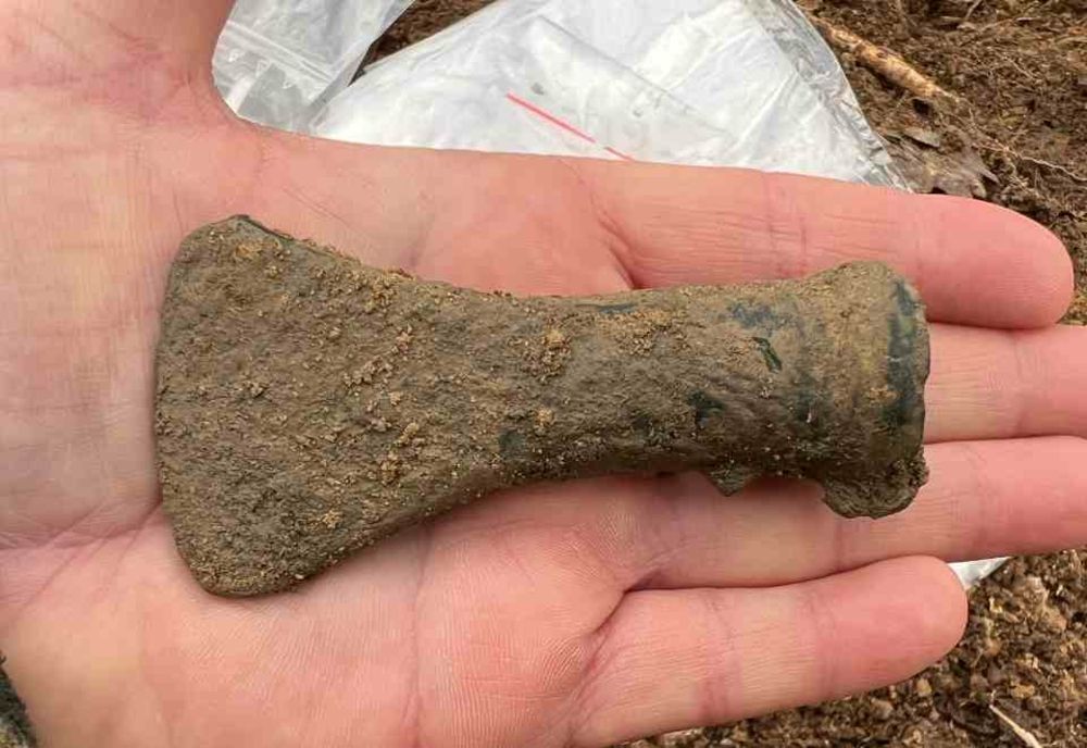 Descoperire arheologică la Alba: topoare vechi de 3000 de ani