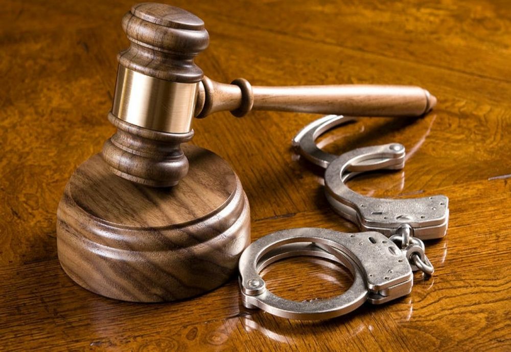 Cât va sta la pușcărie un bărbat care a mușcat un polițist