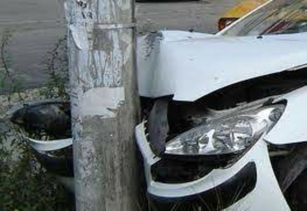 O tânără a ajuns la spital din cauza unui șofer fără experiență