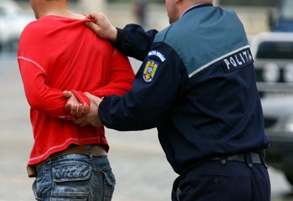 Doi prieteni au băut până s-au luat la bătaie. Unul a ajuns la spital, celălalt la poliție