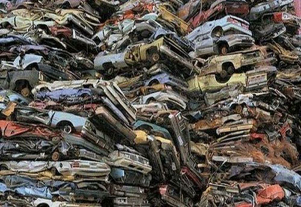 Nereguli la un cimitir de mașini. Polițiștii Serviciului Arme Explozivi și Substanțe Periculoase au întocmit dosar penal