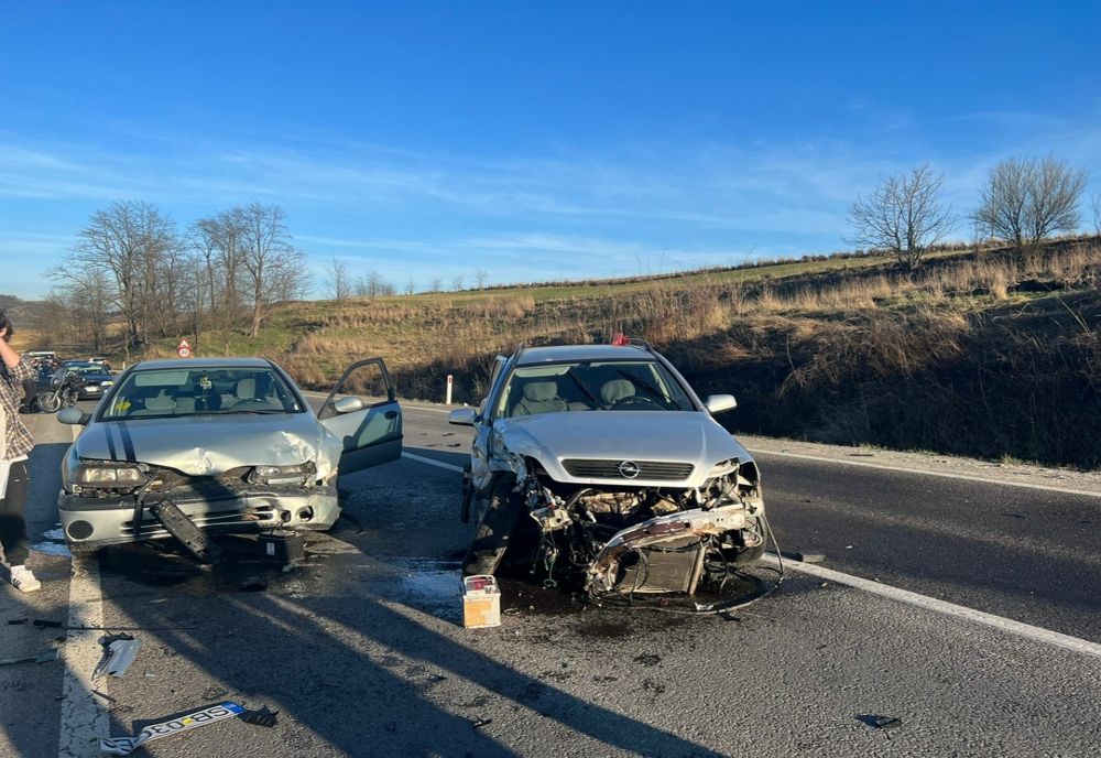 Accident cu 5 victime, la ieşirea din localitatea Târnava! Trafic blocat