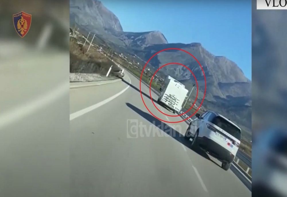 Rulotele unei firme de închirieri, în custodia poliției din Albania. Ele a fost folosite de niște tineri pentru a transporta droguri