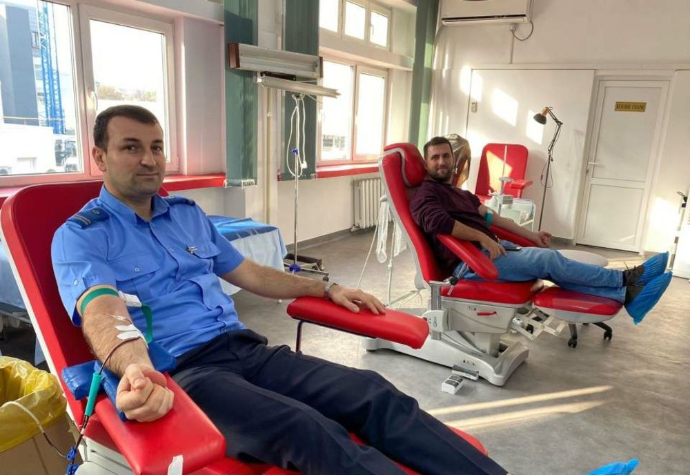 ”Un exemplu pentru noi toți”. Trei jandarmi cu grupe rare de sânge, donatori fideli ai Centrului de Transfuzie