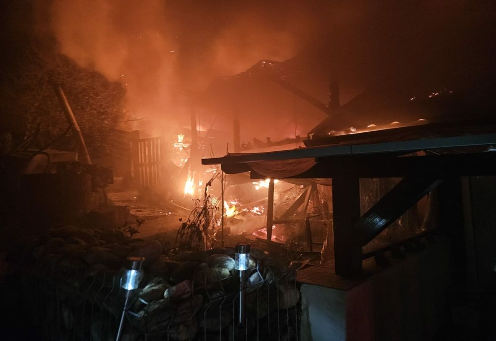 Incendiu violent la o gospodărie din Ciugud