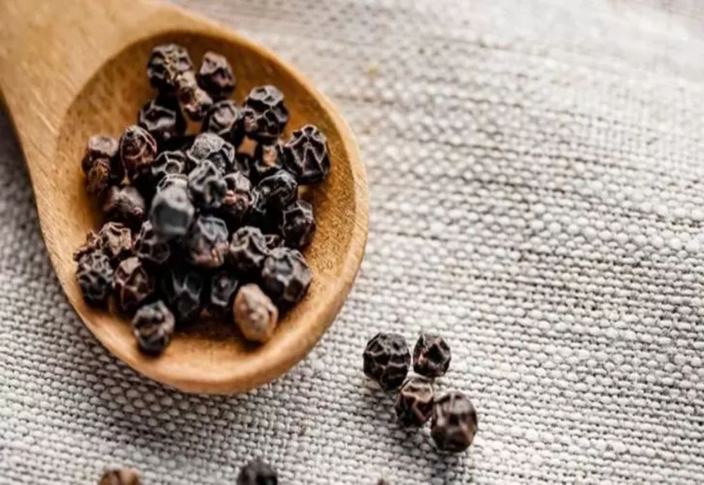 Obişnuia să ia 3 boabe de piper dimineaţa, pe stomacul gol. Nici nu-şi imagina ce efect urma să aibă