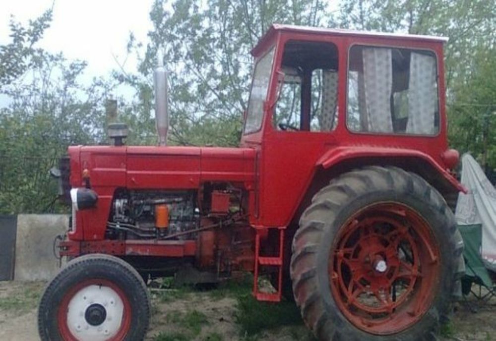 Tractorist băut și fără permis, vinovat de producerea unui accident rutier