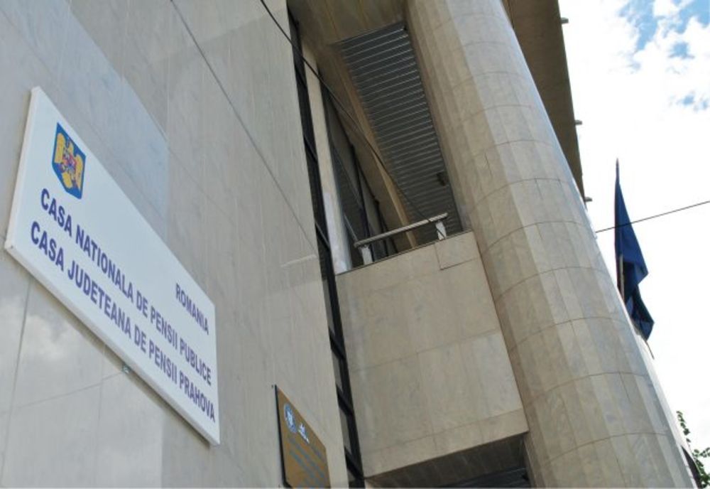 Angajații din zeci de case județene de pensii au protestat astăzi
