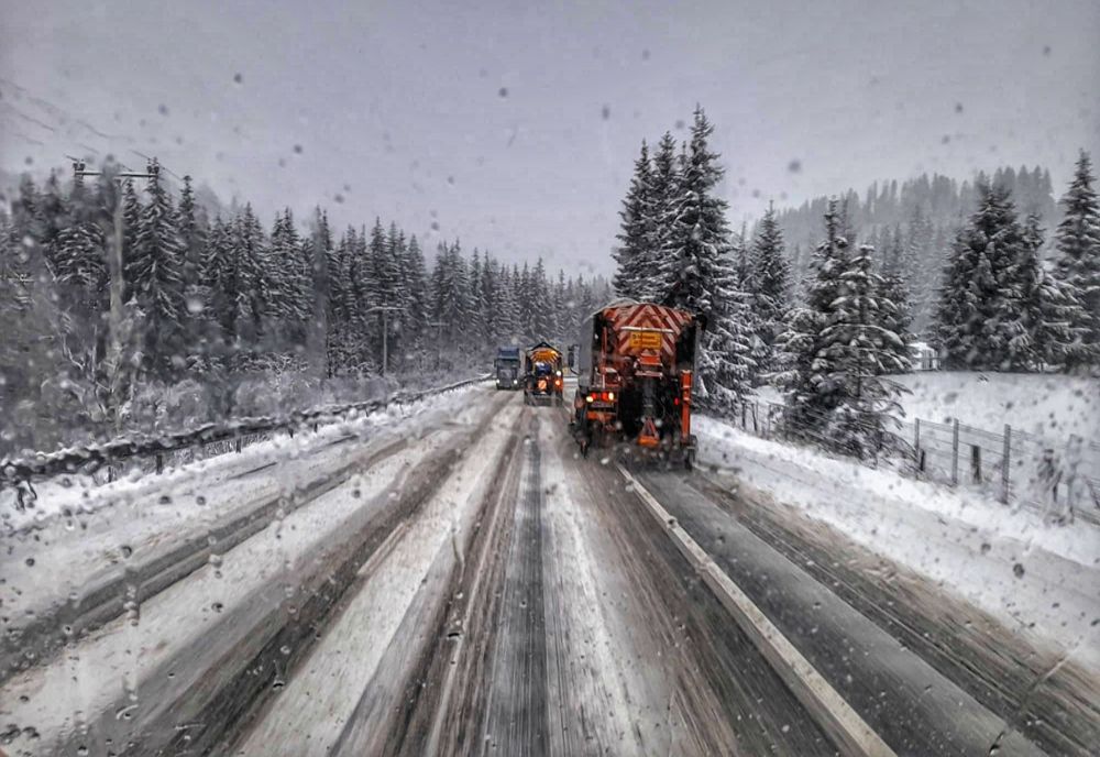INFOTRAFIC - Se circulă în condiții de iarnă pe mai multe drumuri din România