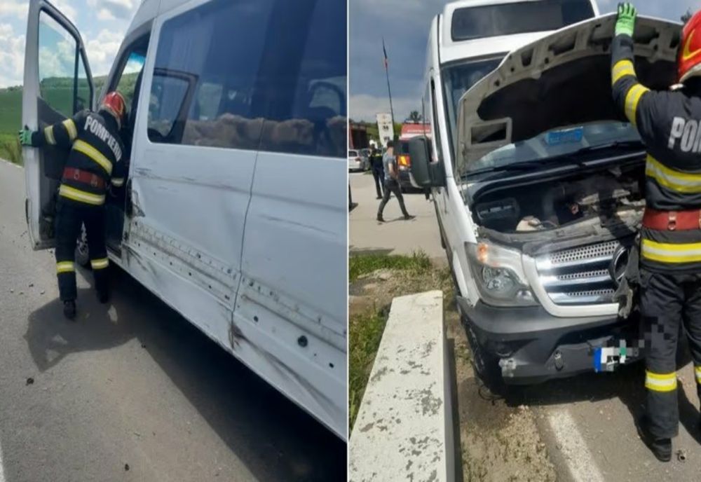 UN MICROBUZ ȘCOLAR ÎN CARE SE AFLAU 12 COPII, IMPLICAT ÎNTR-UN ACCIDENT