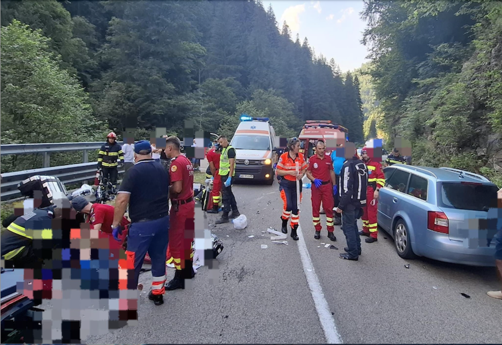 ACCIDENT GRAV PE TRANSALPINA. DOI MOTOCICLIȘTI STRĂINI AU MURIT, O FEMEIE RĂNITĂ 
