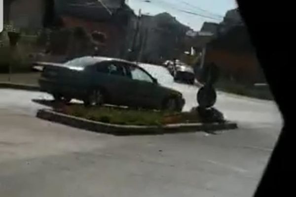 Imagini incredibile pe străzile din Alba iulia. Șofer oprit cu forța în trafic!