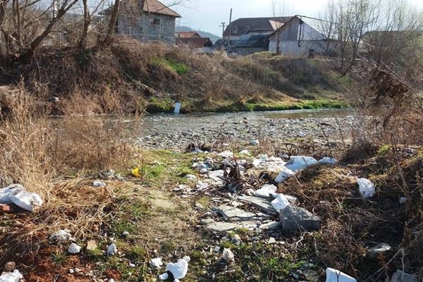 Acțiune de ecologizare a cursului Văii Aiudului