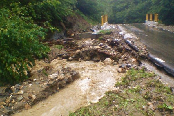 Cod galben de inundații la munte