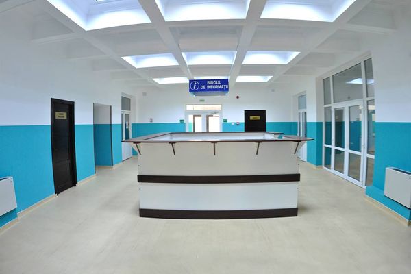 Tineri cercetați pentru violare de domiciliu și lovire