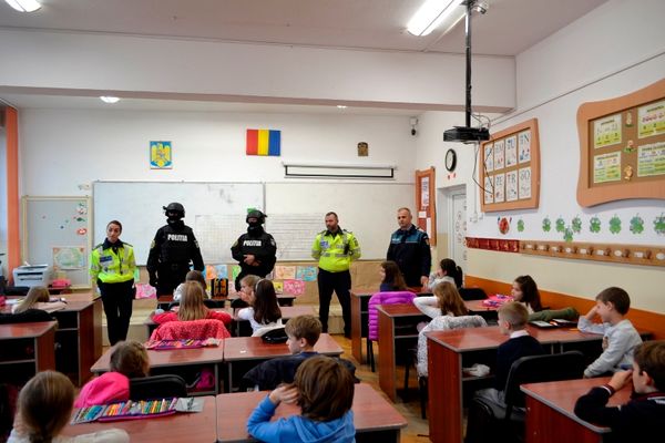 Întâlnire între elevi și polițiști cu ocazia ”Școlii Altfel”