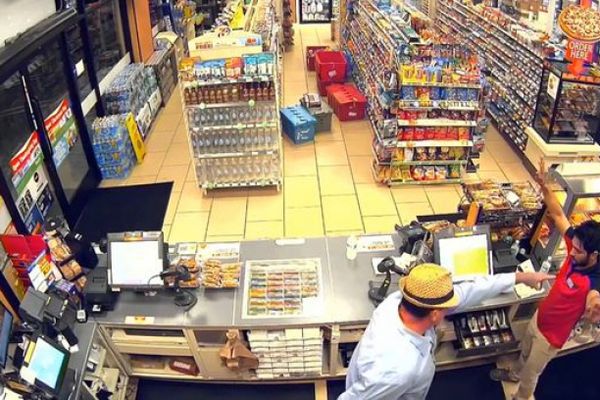 Tânăra din Botoșani prinsă la furat în Alba Iulia