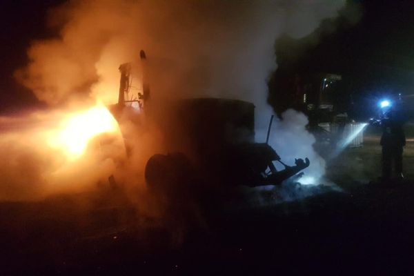 Foto: Incendiu la un tractor în Berghin