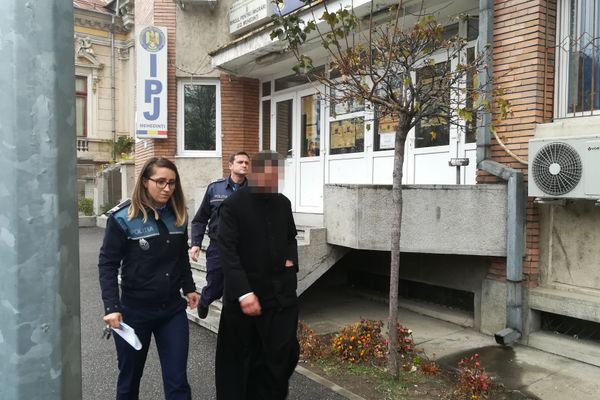 VIDEO: Un bărbat din Blaj, a furat bani din două biserici, sub pretextul că este preot