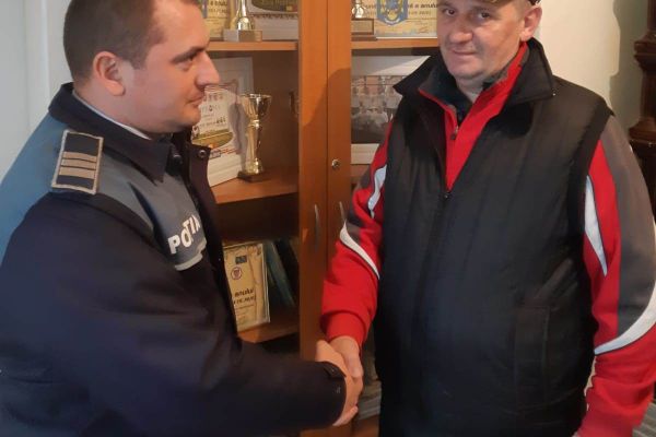 A găsit un telefon şi l-a predat poliţiei din Baia de Arieş