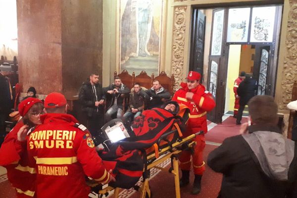 VIDEO-FOTO: Elevi din Olt găsiți dormind în Catedrala Încoronării