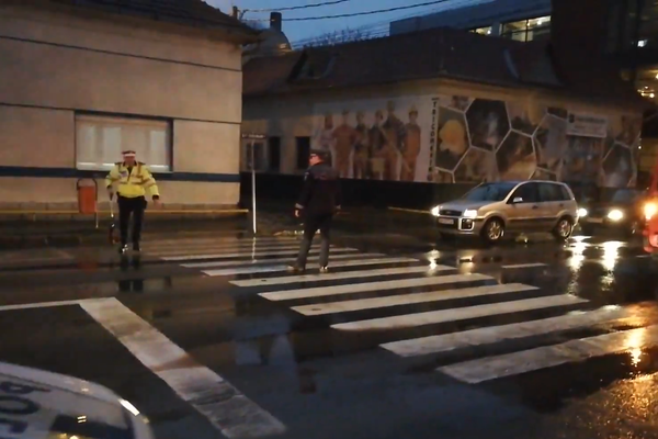 Persoană lovită pe trecerea de pietoni din zona ACR