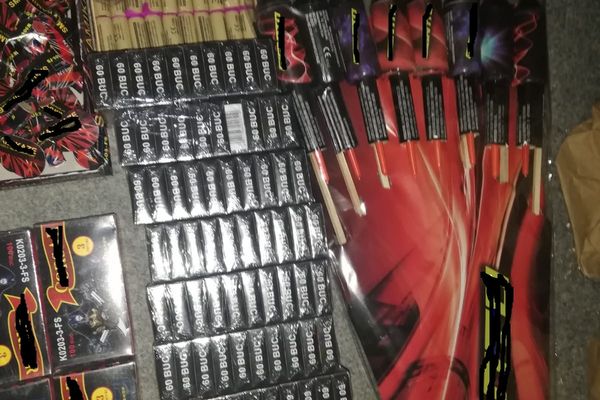 Peste 10.000 de articole pirotehnice confiscate de poliţiştii din Alba Iulia