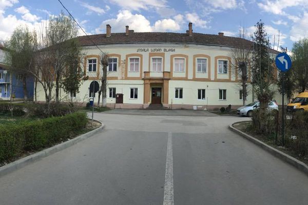 Moș Nicolae vine la Școala Gimnazială ,,Lucian Blaga” din Ocna Mureș