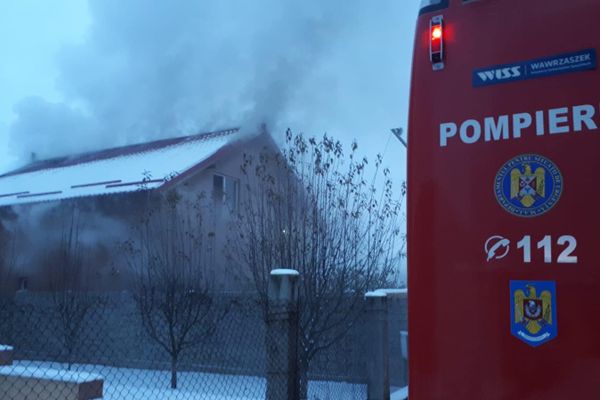 FOTO: Incendiu la o casă din Alba Iulia