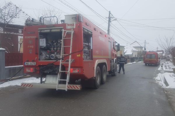 FOTO: Incendiu la o casă din Ciugud