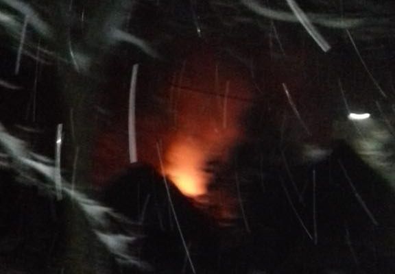 VIDEO: Intervenție dificilă a pompierilor la incendiul de la Trâmpoiele