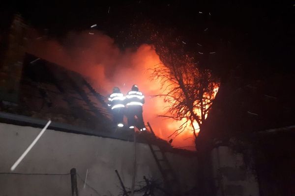 VIDEO&amp;FOTO: Incendiu puternic în Lancrăm