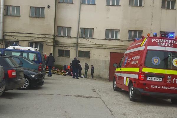 Un tânăr a căzut de pe clădirea FLIPS