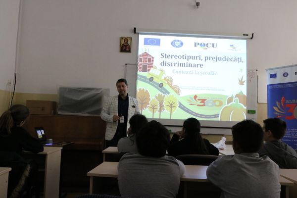 Campanii de promovare a multiculturalismului în şcoli