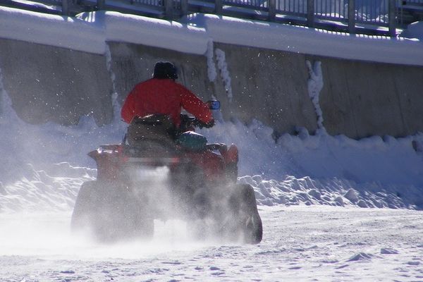Tânăr din județul Cluj, prins conducând un ATV fără a deţine permis