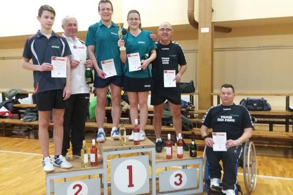 Rezultate excelente pentru 4 tineri din Aiud la un turneu de tenis de masă din Ungaria