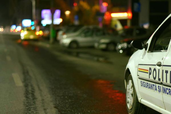 Sebeş: O mașină s-a răsturnat pe o pistă de bicicliști