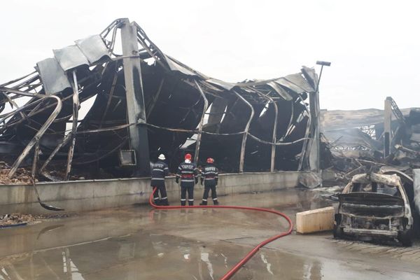 Incendiul de la fabrica de condimente a fost lichidat complet