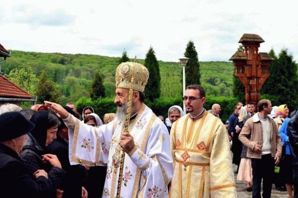 Tribunalul Alba a admis cererea de înscriere în fals si de cercetare a reprezentanţilor Arhiepiscopiei Ortodoxe din Alba Iulia de către procurorii din cadrul Parchetului Alba