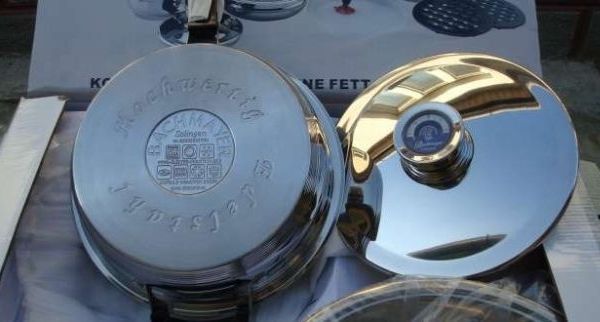 Bătrân păcălit cu 4000 de lei de comercianți ambulanți. Bărbații se deplasau cu o mașină furată din Germania