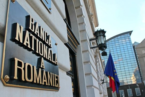 Analiză Economică : Creșterea euro la 4,76 lei