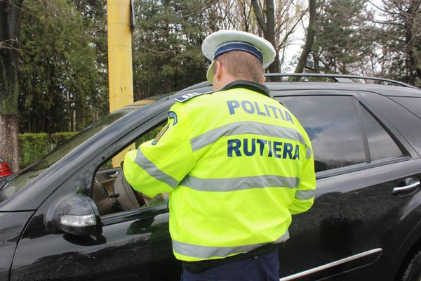 Tânără din Aiud prinsă conducând fără permis