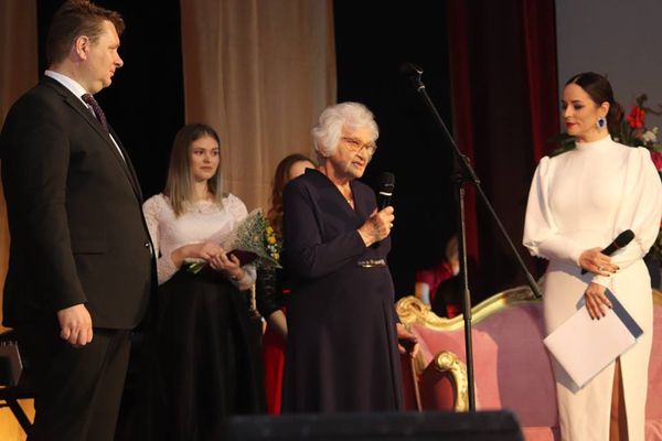 Doamnele din Sebeș premiate în cadrul „Galei Doamnelor de Succes”